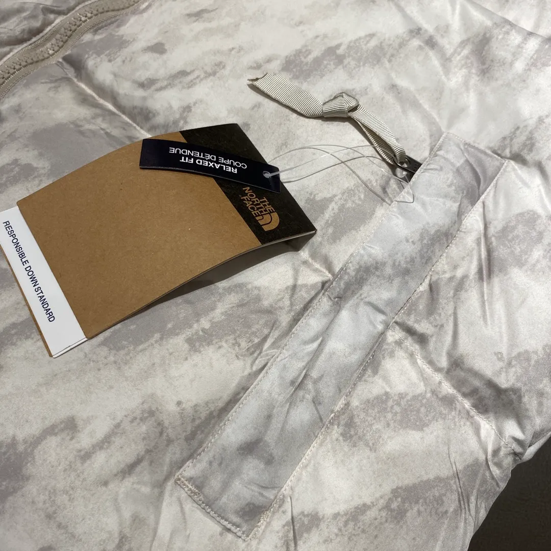 The North Face｜Nuptse 1996 Classic ， ❶ ： ， 7 ， ， 、 。 ❷ ： 90 ， ，Lightweight ， ！ ❸ ： 40D ， 40T ， ， ， lon ， ， ， ！ ❹ ： YKK ， ， ❺ ： ， ， Sizes：S M L XL XXL XXL